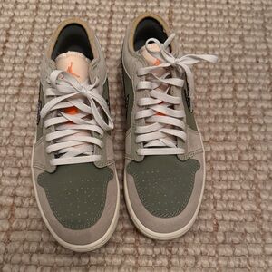 Jordan Men's Olive and Beige Sneakers